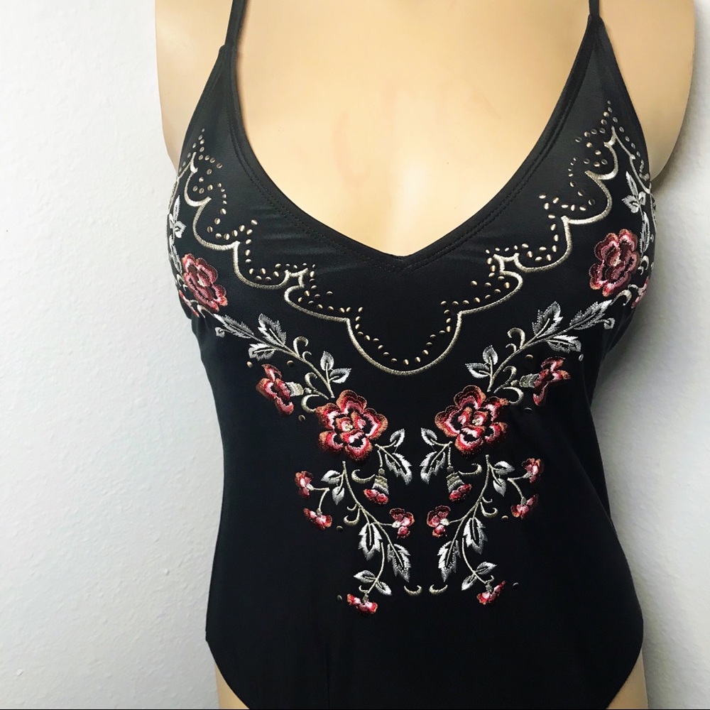 🚨Sold🚨Xhilaration rose embroidered baiting suit - Picture 4 of 4